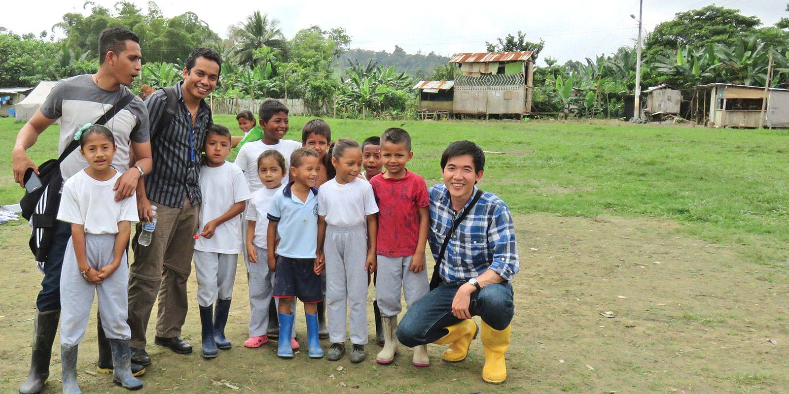 Khanh Ha Muisne with local resident children in Ecuador