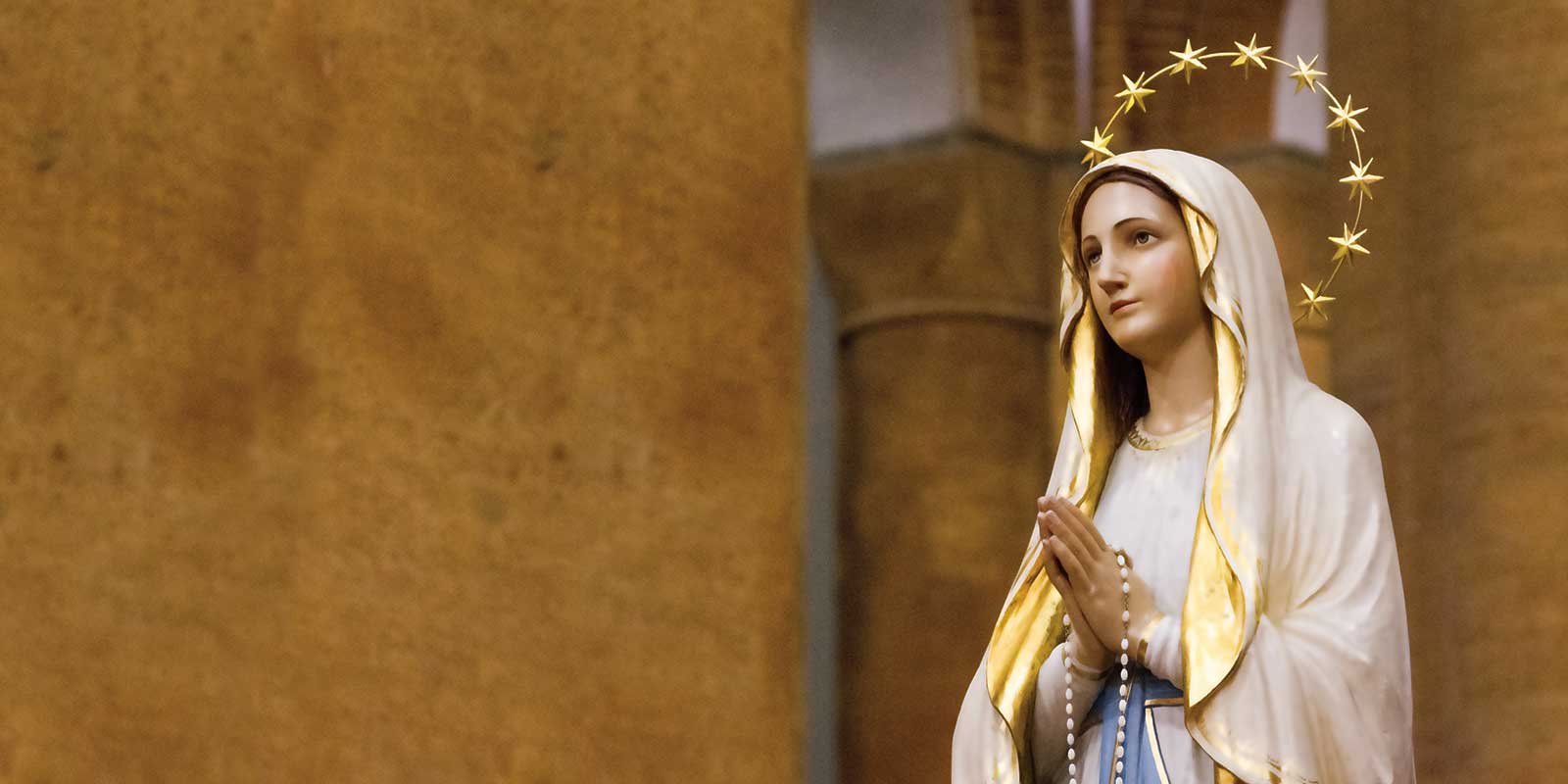 Estatua de Nuestra Señora de Lourdes