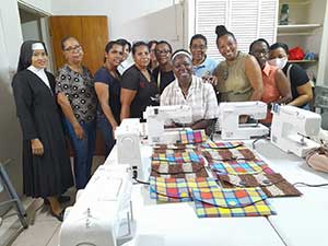 Antigua_Women_Standing_Around_Sewing_Machines.jpg