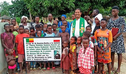 Fr.-Marsel-Arjon-SVD-with-the-residents-of-Kadolassi-village-1.jpg
